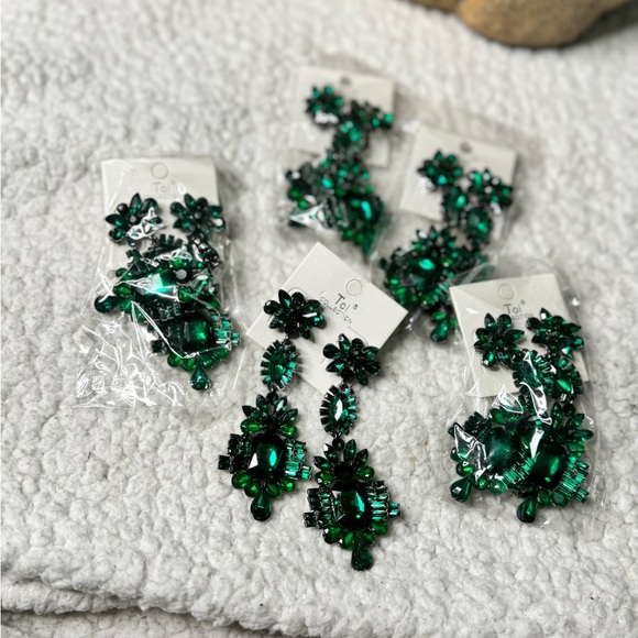 5  Emerald Green Earrings - Picture 3 of 4